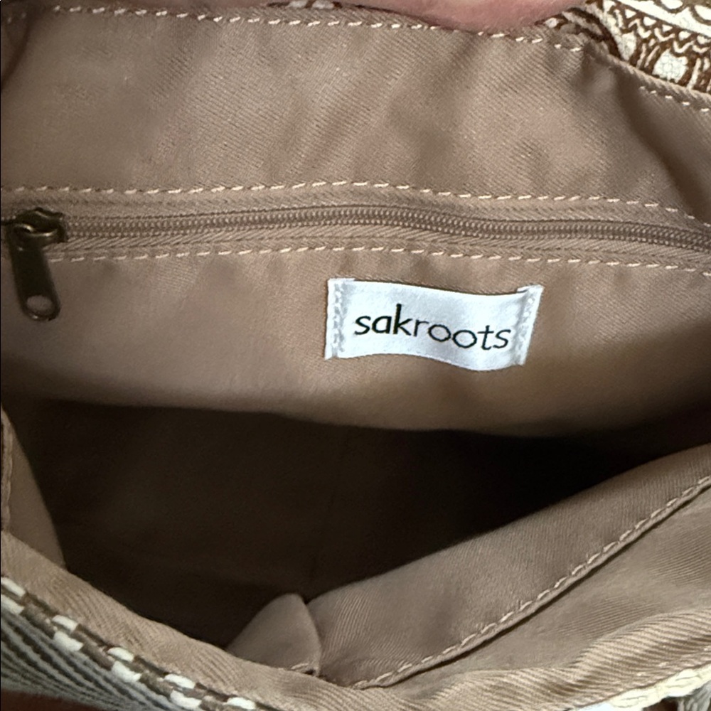 Sakroots by the SAK, Tan and Brown Crossbody Bag. Exterior top zip opening/flap. - Picture 14 of 16